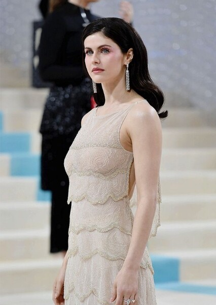Alexandra Daddario photo