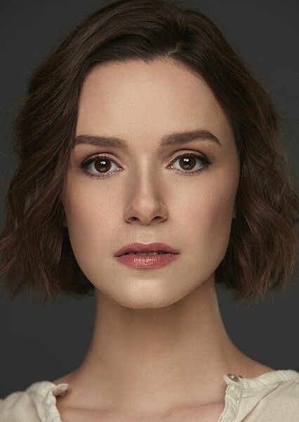 Alexandra Essoe photo