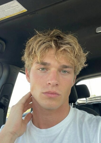 Alexincollegee (instagram)