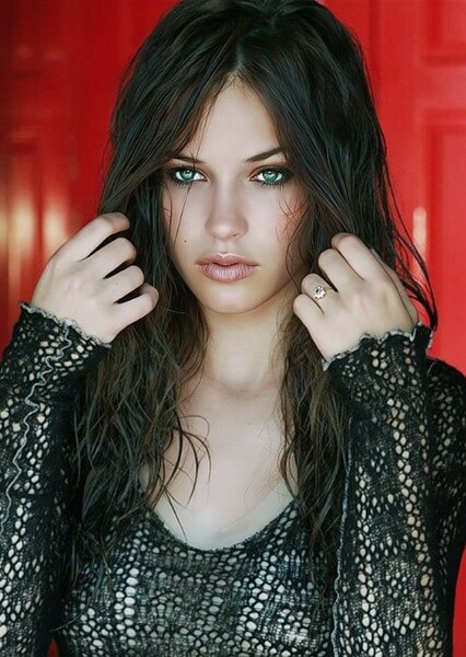 Alexis Knapp photo