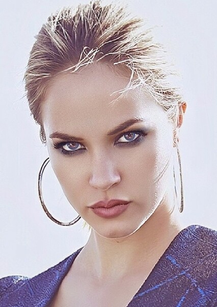 Alexis Knapp photo