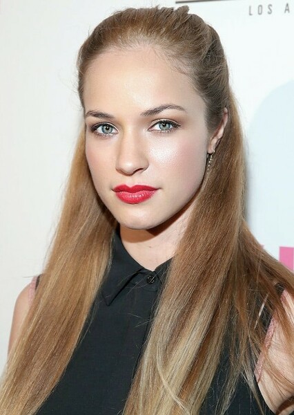 Alexis Knapp photo