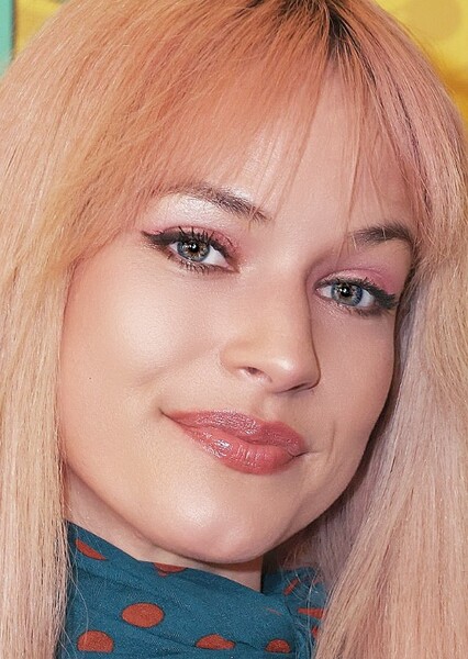 Alexis Knapp photo