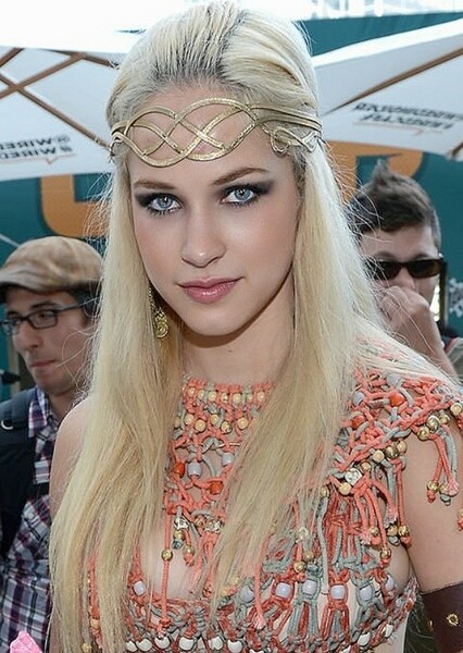 Alexis Knapp photo
