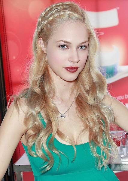 Alexis Knapp photo
