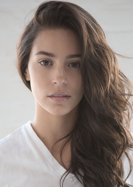 Alexxis Lemire photo