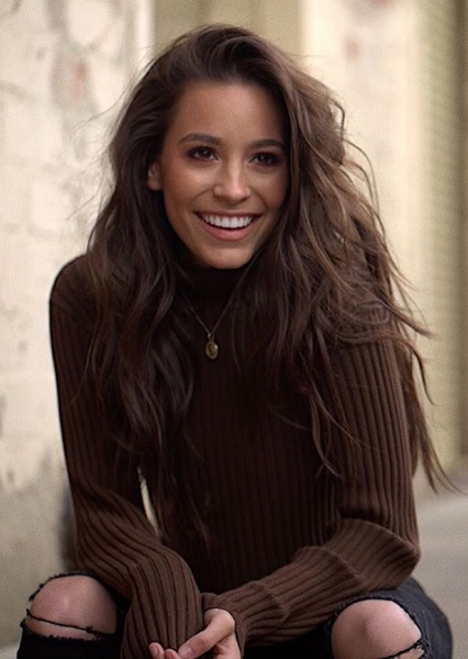 Alexxis Lemire photo