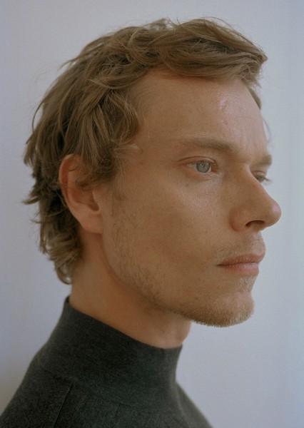 Alfie Allen photo