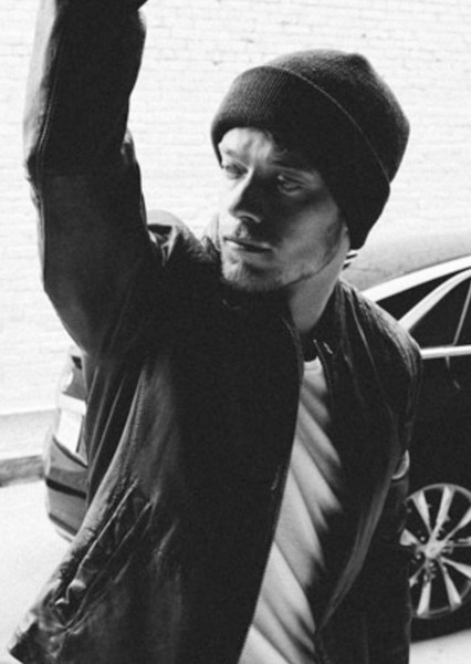 Alfie Allen photo
