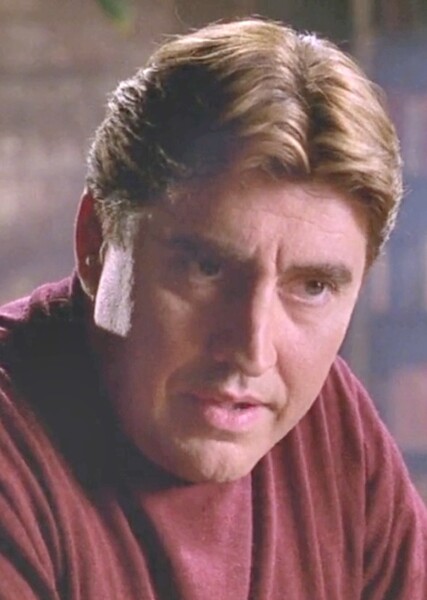 Alfred Molina photo
