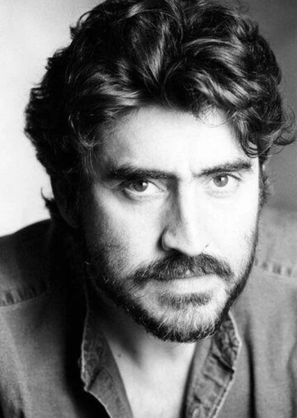 Alfred Molina photo