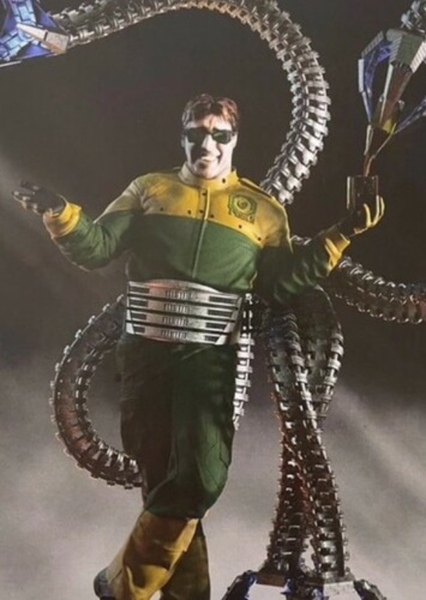 Alfred Molina photo