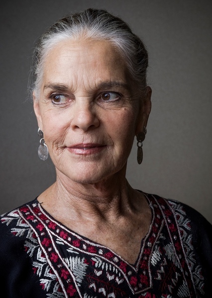 Ali MacGraw photo