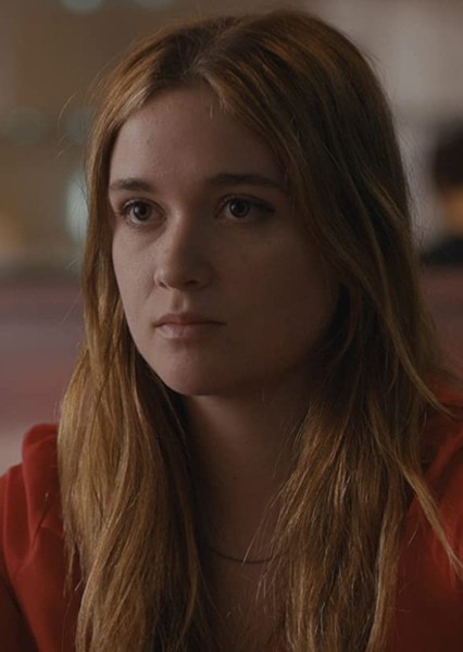 Alice Englert photo