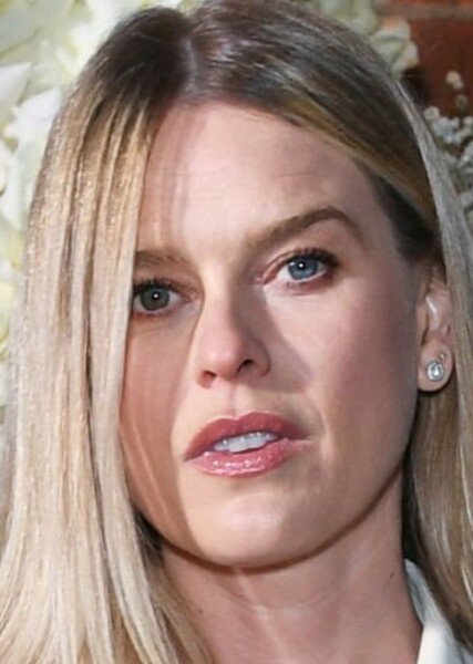 Alice Eve photo