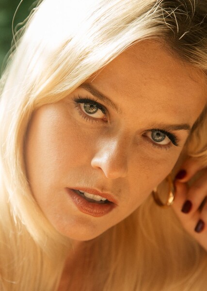 Alice Eve photo
