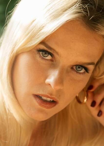 Alice Eve photo