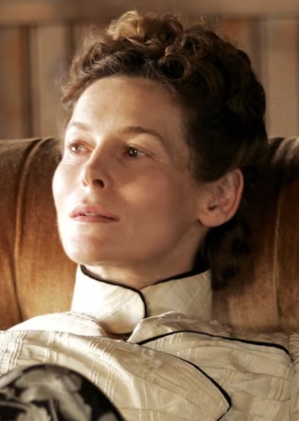Alice Krige photo