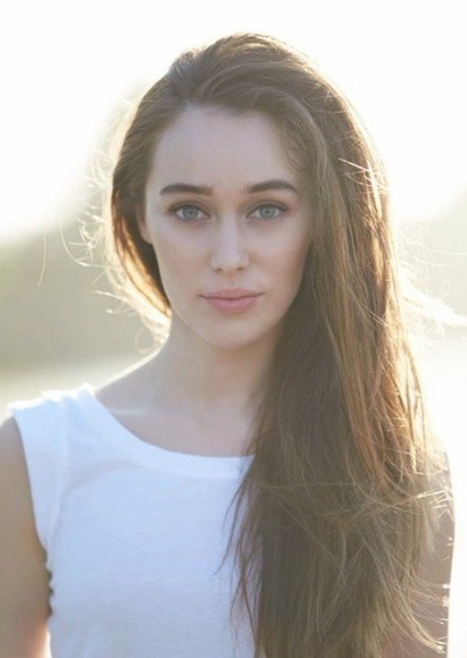 Alicia Debnam Carey photo