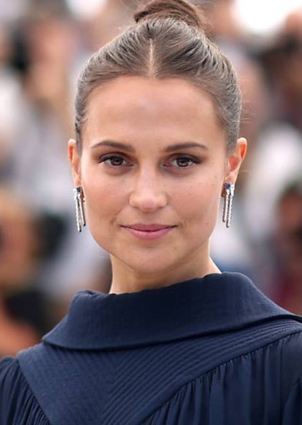 Alicia Vikander photo