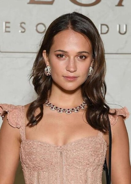 Alicia Vikander photo