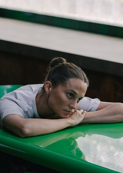 Alicia Vikander photo