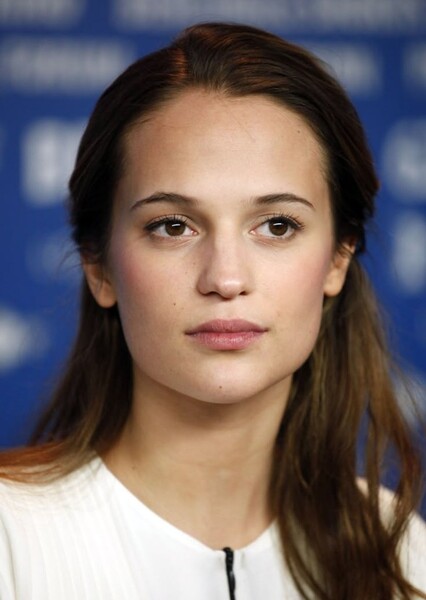 Alicia Vikander photo