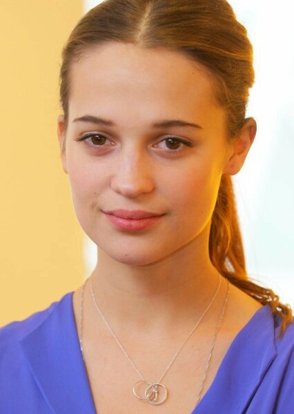 Alicia Vikander photo