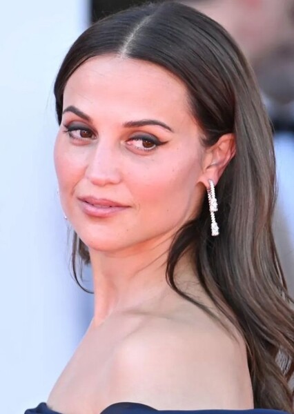 Alicia Vikander photo