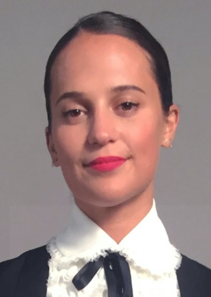 Alicia Vikander photo