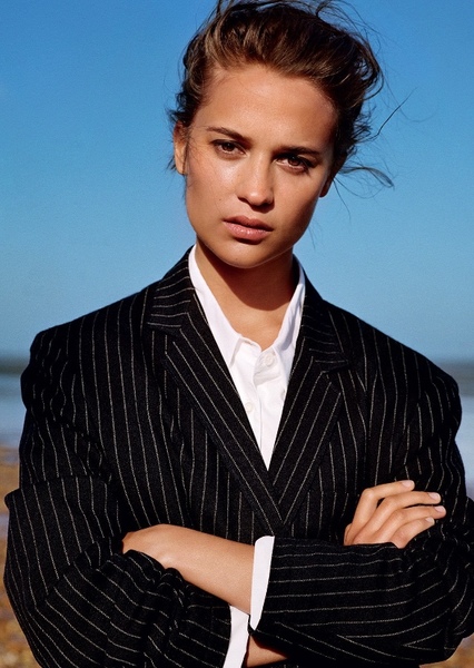 Alicia Vikander photo