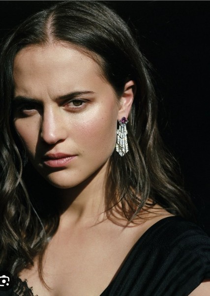 Alicia Vikander photo
