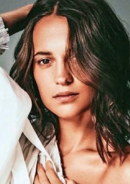 Alicia Vikander photo