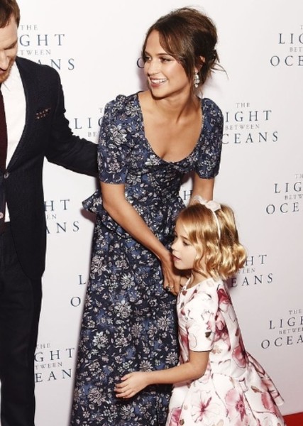Alicia Vikander photo