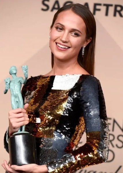 Alicia Vikander photo