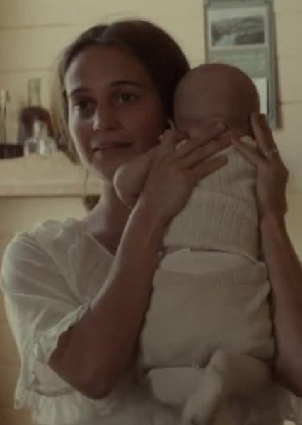 Alicia Vikander photo