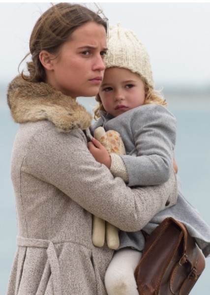 Alicia Vikander photo
