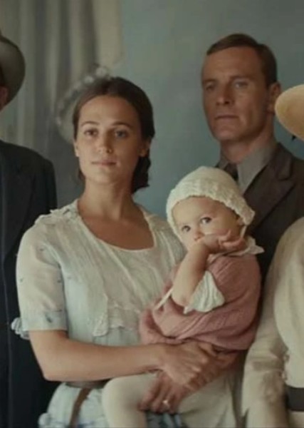Alicia Vikander photo