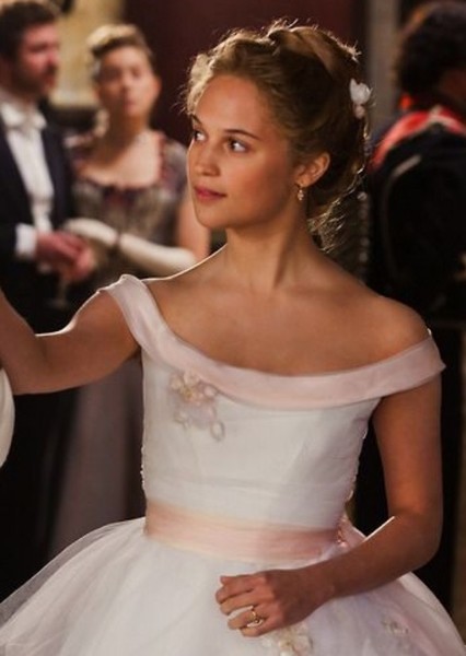 Alicia Vikander photo