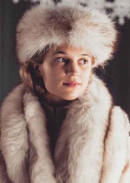 Alicia Vikander photo