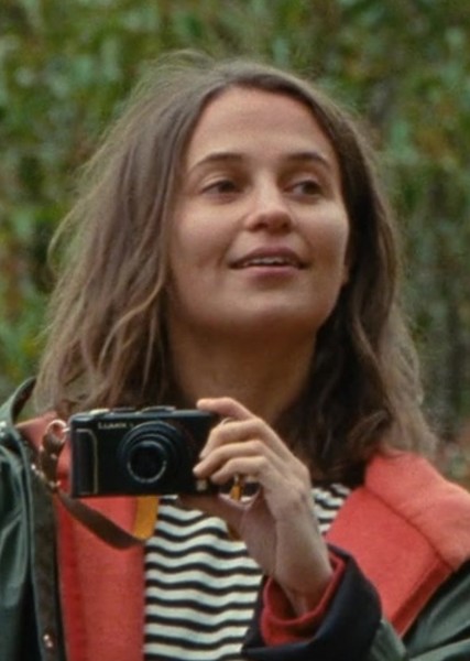 Alicia Vikander photo