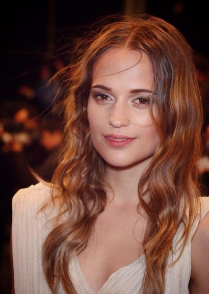 Alicia Vikander photo