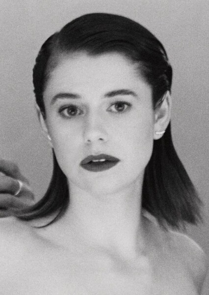 Alison Oliver photo