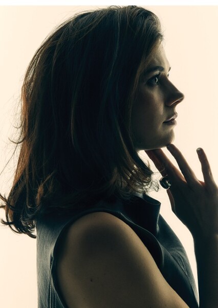 Alison Oliver photo
