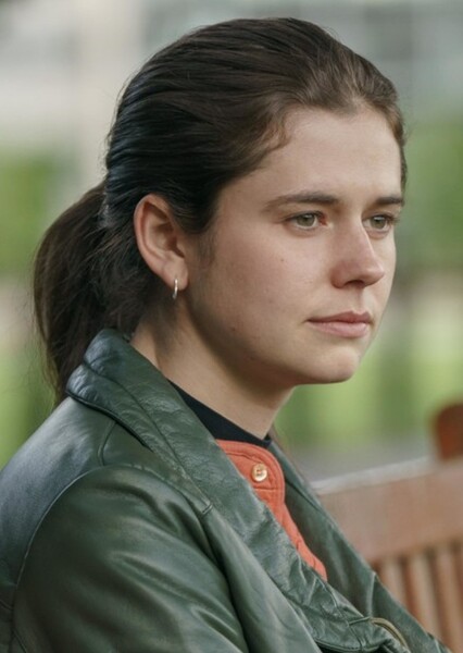 Alison Oliver photo