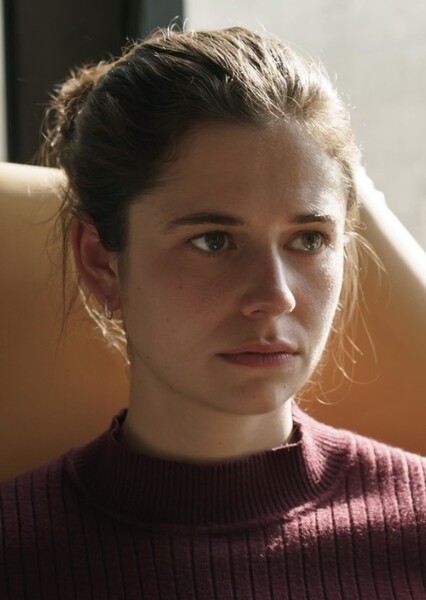 Alison Oliver photo