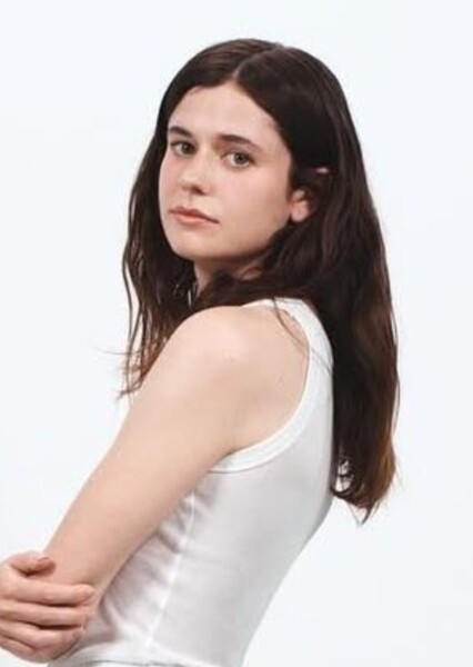 Alison Oliver photo