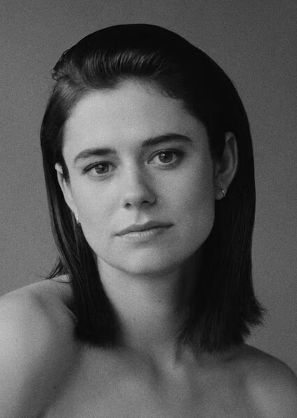 Alison Oliver photo