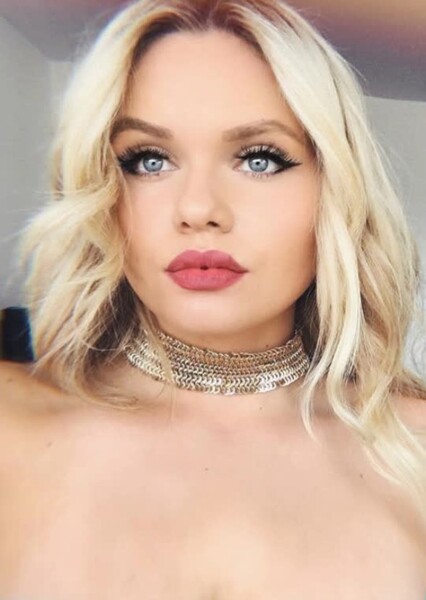 Alli Simpson photo