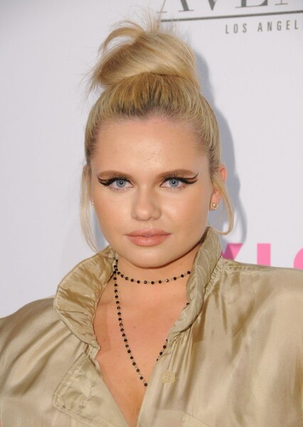 Alli Simpson photo